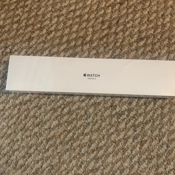 Apple Watch series 3, 38mm band, GPS, white band, and silver aluminum material - Picture 1 of 2